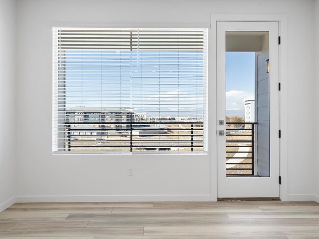 Building Photo - 6153 N Ceylon St