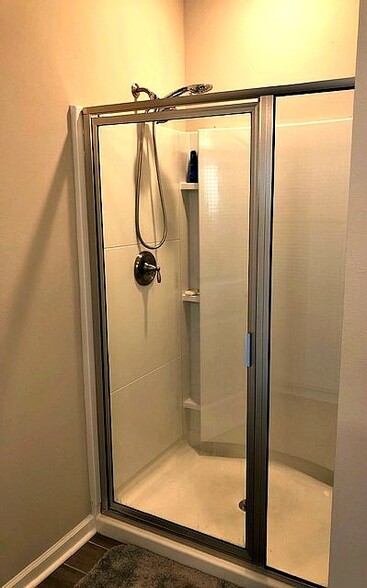 Master shower - 1433 Meridian Dr
