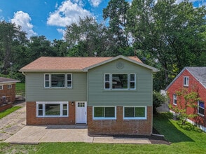 Building Photo - 734 Millers Run Rd
