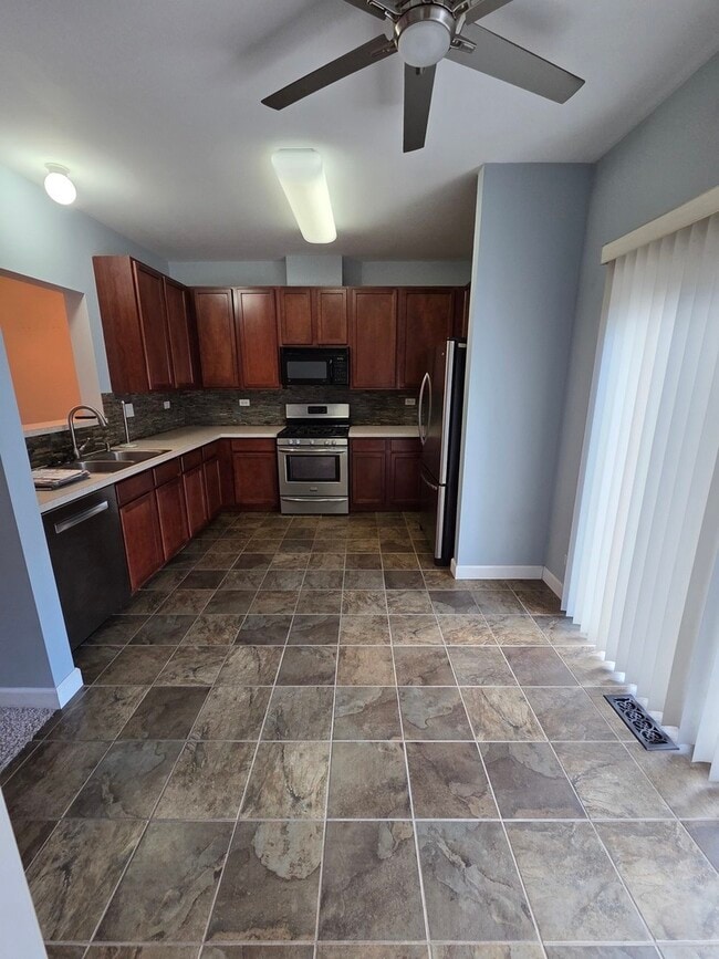 Building Photo - 422 Cary Woods Cir