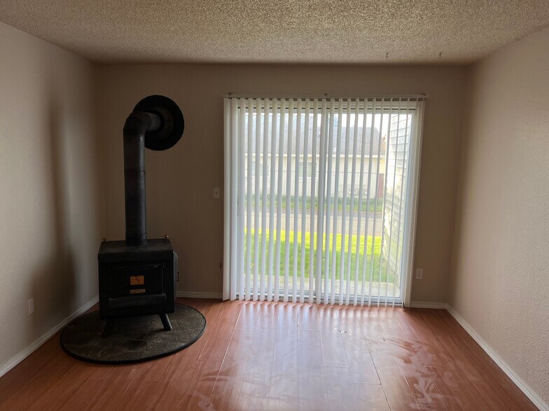 Building Photo - 4610 Reka Dr