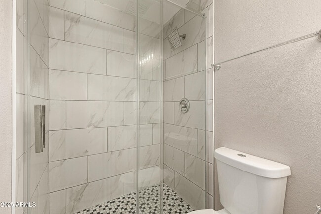 Building Photo - 2025 E Don Carlos