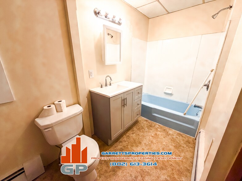 Building Photo - 36 Circle St