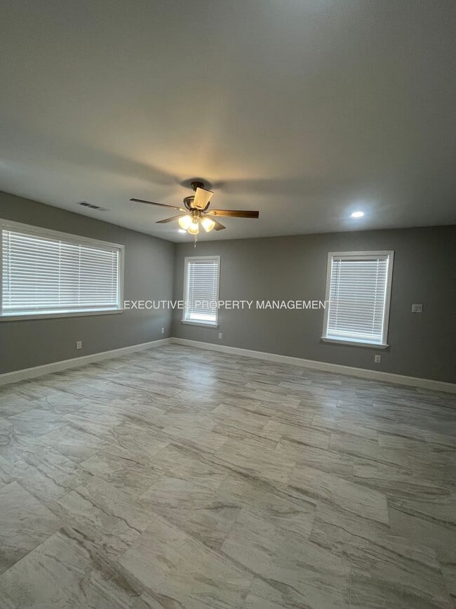 Building Photo - 1957 CA-140