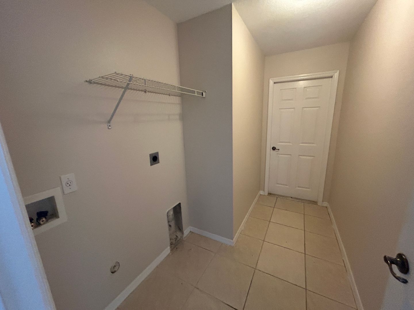 Building Photo - 3 bedroom 2 bathroom single family home