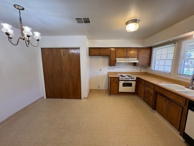 Building Photo - 4144