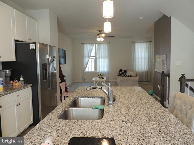 Building Photo - 309 Landing Dr