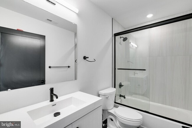 Building Photo - 3045 Richmond St