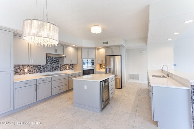 Building Photo - 1465 S Harbor City Blvd