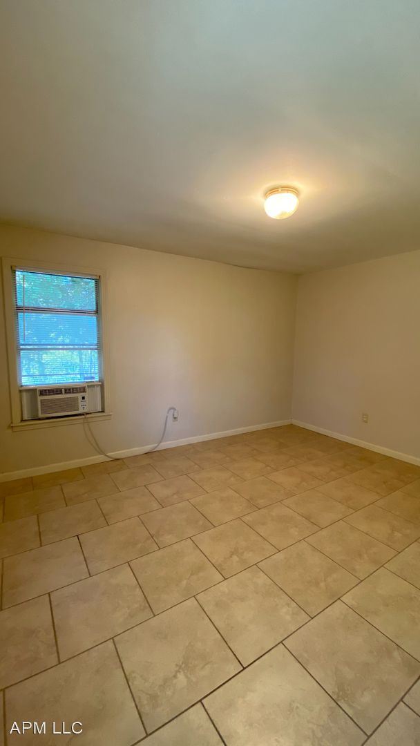 Building Photo - 2 br, 1 bath House - 317 Bayou Oaks Drive