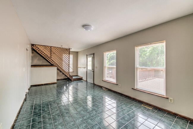Building Photo - 2305 S Big Bend Blvd