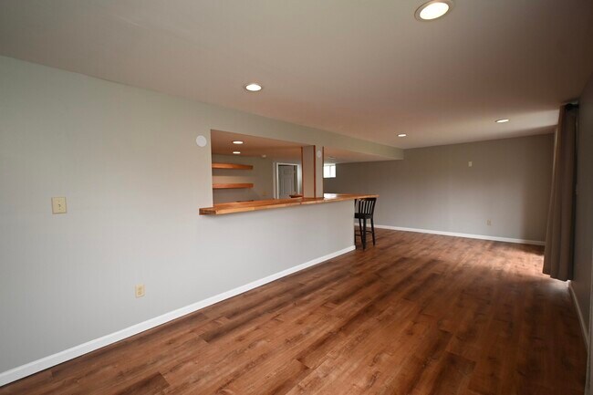 Building Photo - 5898 Ethan Dr