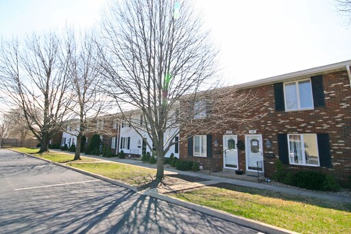 Building Photo - Southview Plaza Townhomes