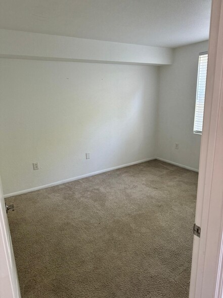 Second bedroom - 1970 Columbia St