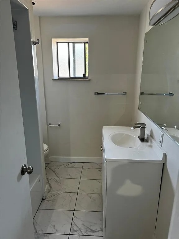 2nd floor full bath - 6361 Waldron St