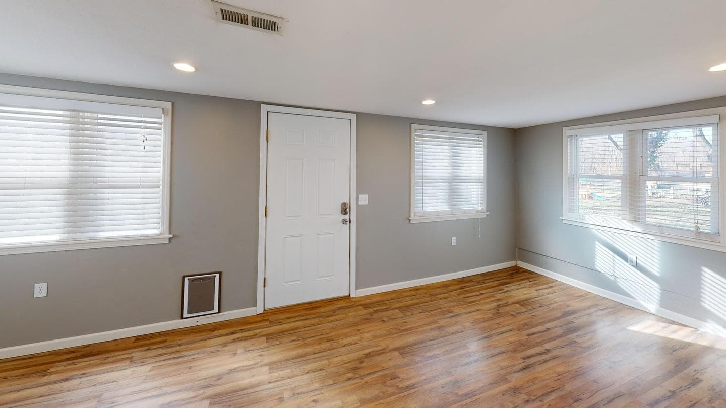 Building Photo - 407 SW Stratford Rd