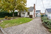 Building Photo - PET FRIENDLY Super Cute Craftsman Home 3 bedroom 1 Bath with Basement