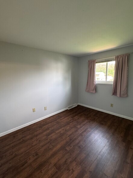Building Photo - 318 Fox Run