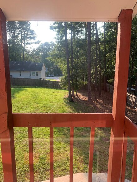 Big Backyard - 1740 Brompton Square