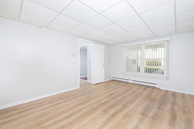 Building Photo - 949 Pleasant Valley Rd