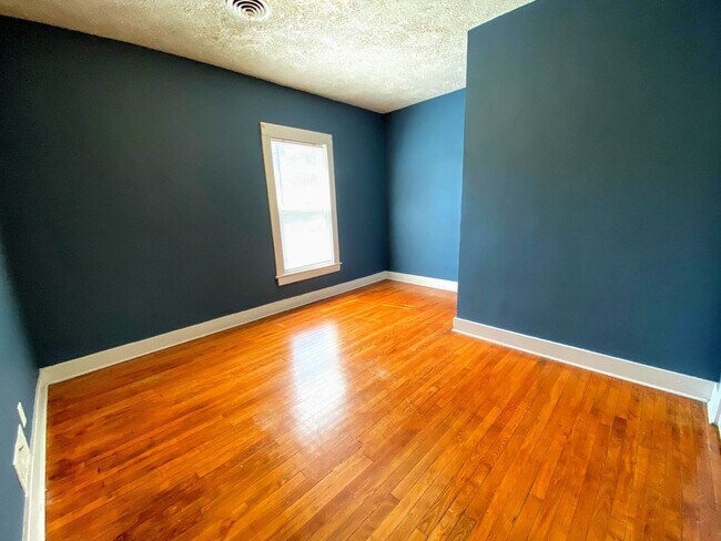 Building Photo - 1211 Bridge St NW