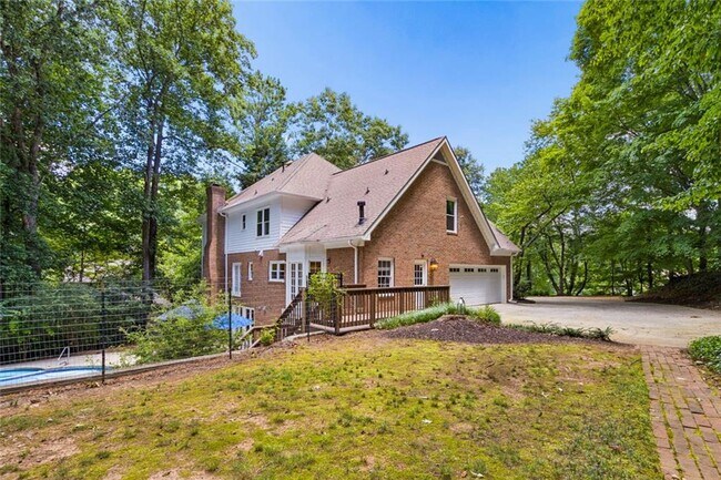 Building Photo - 210 Willow Lk Cv