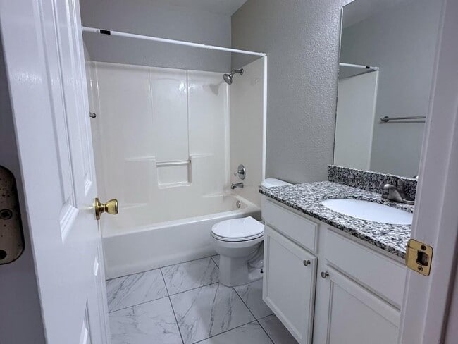 Building Photo - 603 Ane Ave