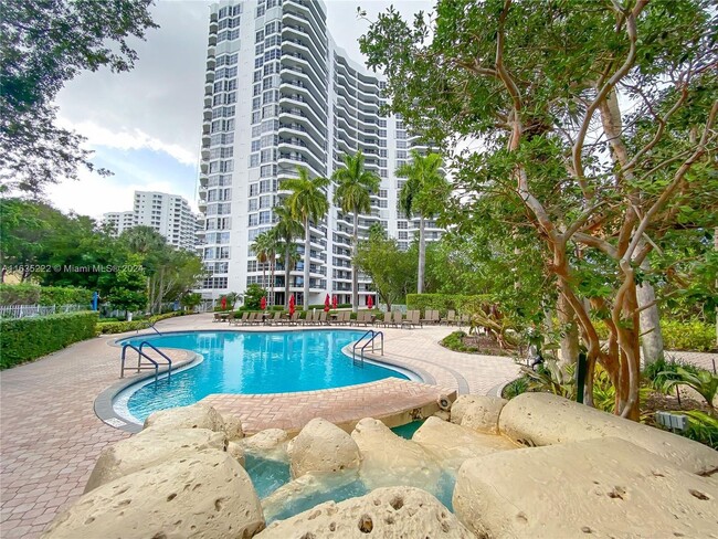 Building Photo - Beautiful 2/2 unit in Aventura