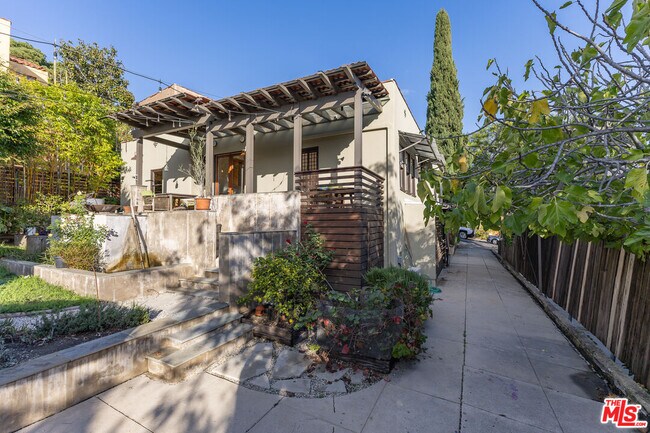 Building Photo - 3234 Ettrick St