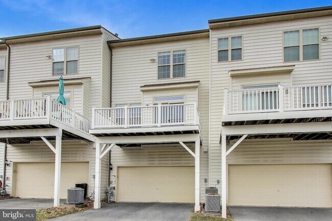 Building Photo - 13411 Deer Highlands Way