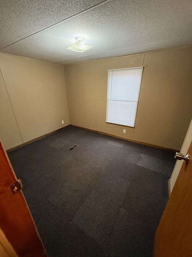 Building Photo - Mobile Home For Rent