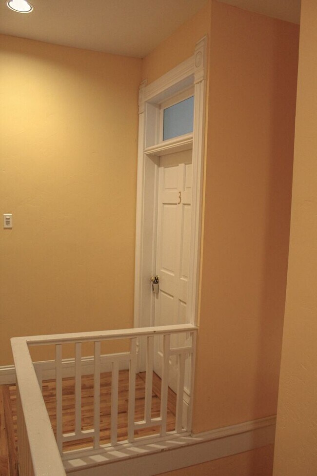 Building Photo - Charming Historic Studio in the Heart of D...