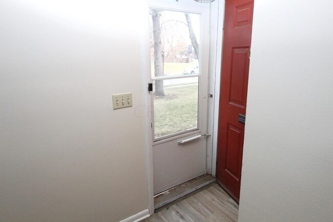 Building Photo - 4825 Dierker Rd