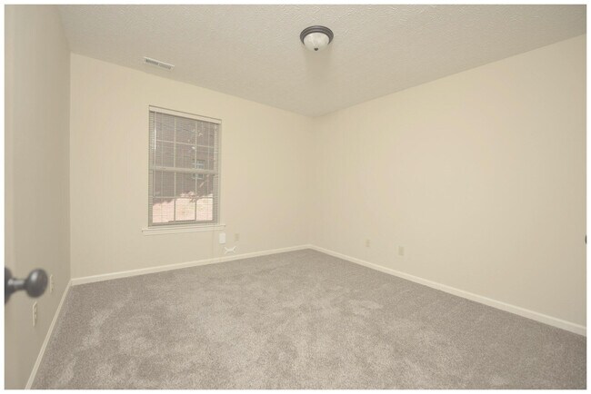 Building Photo - 73 Forest Hill Dr