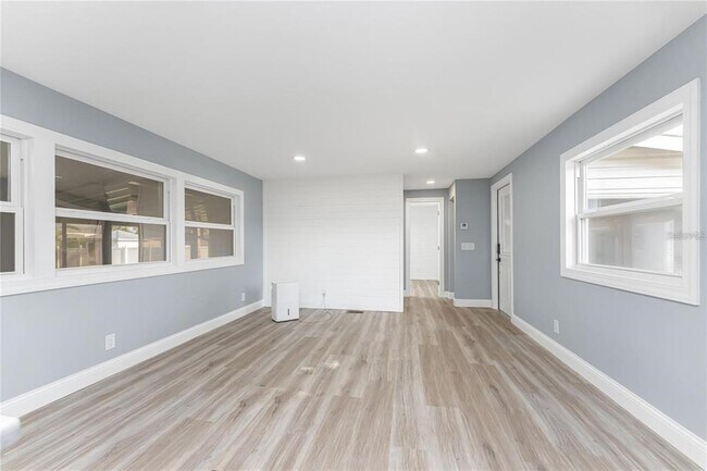 Building Photo - 11916 SW Newman Terrace