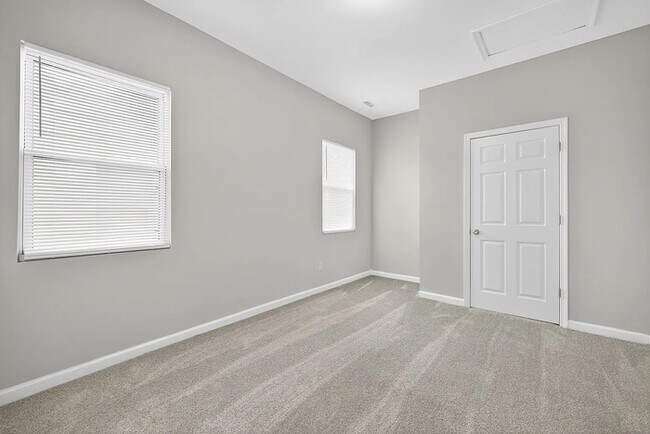 Building Photo - 830 Westwood Ave