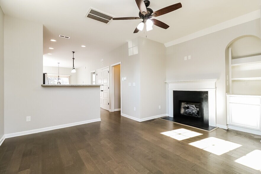 Building Photo - 67 Dropseed Ln