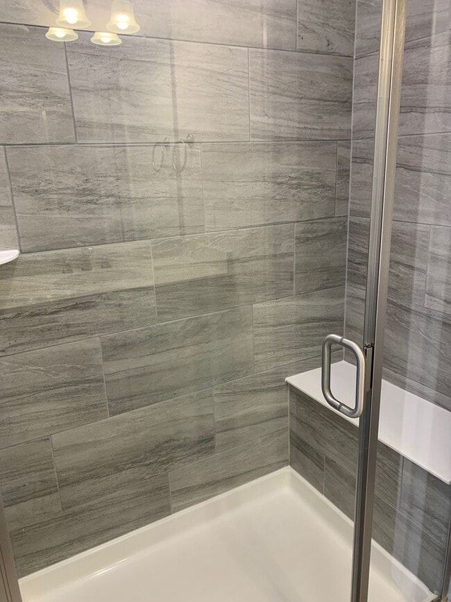 Building Photo - Beautiful Townhome In Monument With Two Ma...