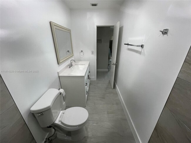 Building Photo - 15563 SW 107th Pl
