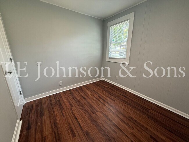 Building Photo - Charming Three Bedroom Home in Winston Sal...