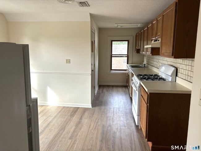 Building Photo - 1310 Stanley St