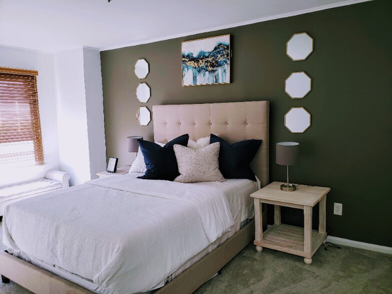 Primary Photo - 628 William St