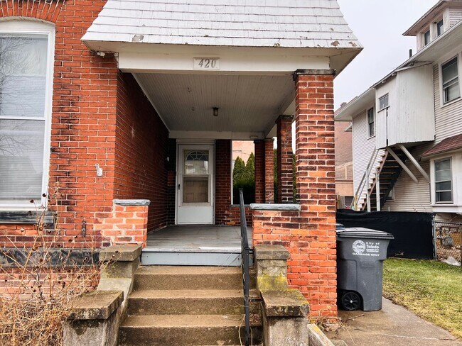 Building Photo - 420 Platt St