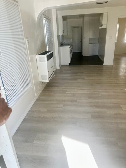 Building Photo - 1511 W 58th Pl