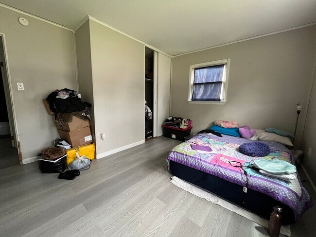 Building Photo - A newly remodeled 2-bedroom, 1-bathroom ranch home with central air and gas heat in a fantastic l...