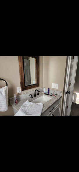 Building Photo - 3 Hamar Dr