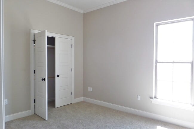 Building Photo - 3 BR/ 2BA Off Nicholson between Bluebonnet & University Club