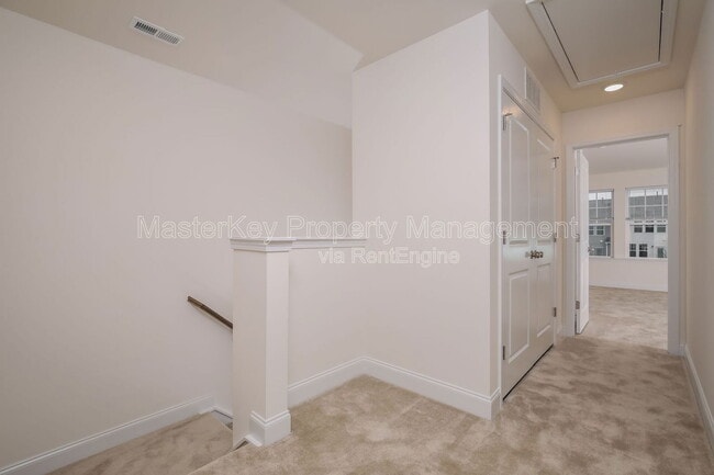 Building Photo - 22 Anastasia St