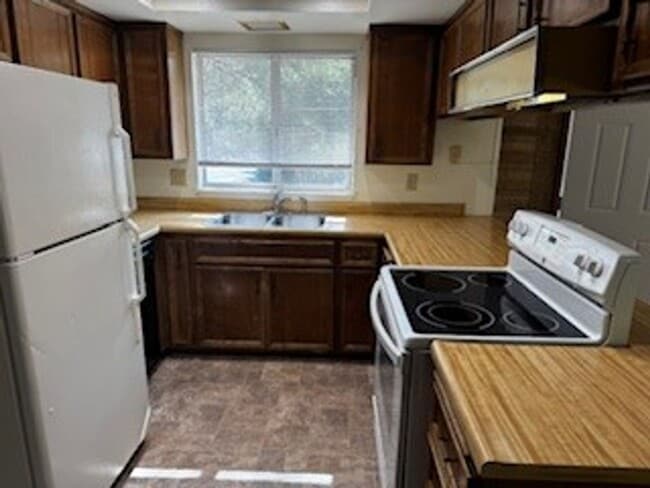 Building Photo - Upper Crystal Falls 2 Bedroom Home