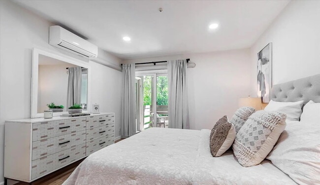 Building Photo - "Charming 1-Bedroom Oasis in the Heart of Brooklyn – Your Perfect Urban Retreat!"